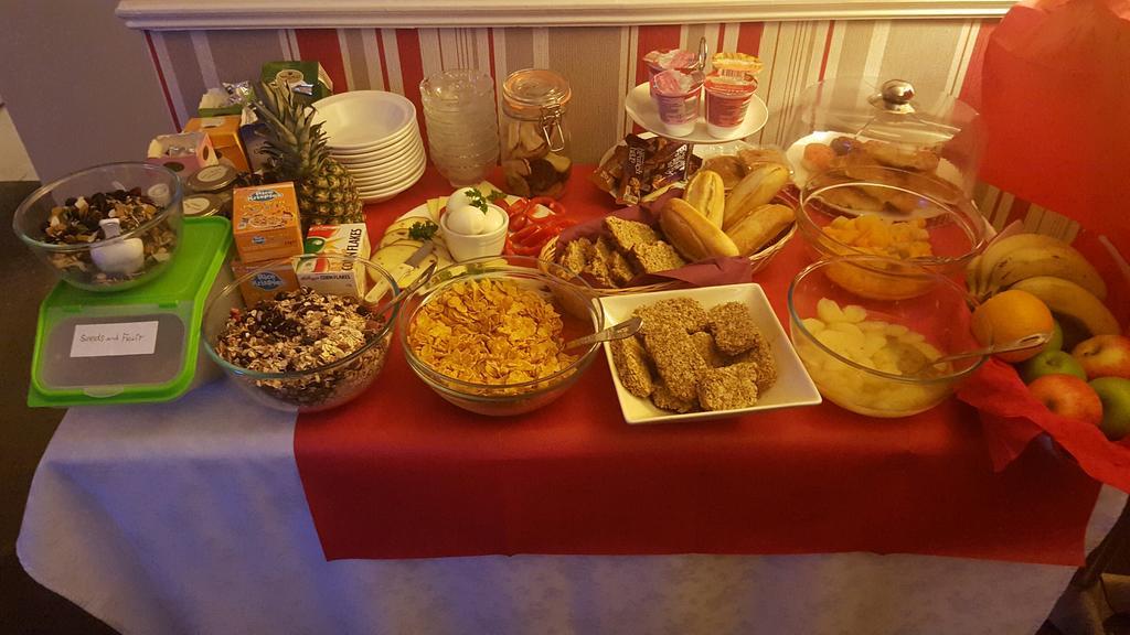 Creedons Traditional Irish Welcome Inn B&B 코크 외부 사진
