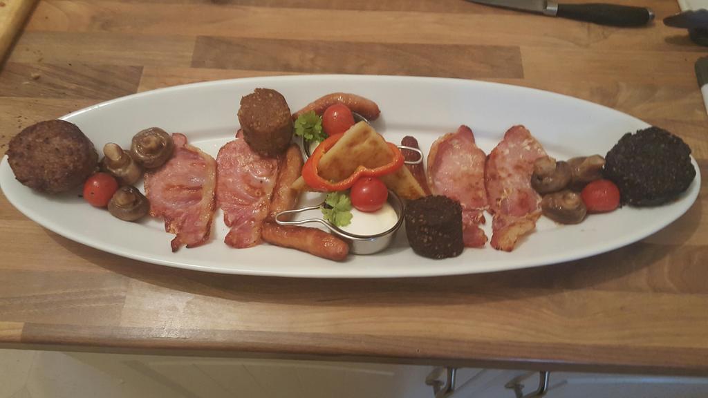 Creedons Traditional Irish Welcome Inn B&B 코크 외부 사진