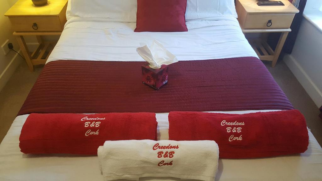 Creedons Traditional Irish Welcome Inn B&B 코크 외부 사진