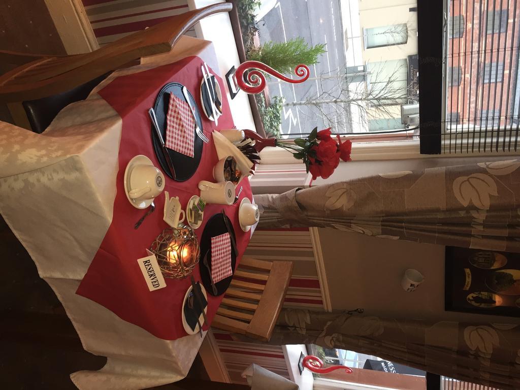 Creedons Traditional Irish Welcome Inn B&B 코크 외부 사진