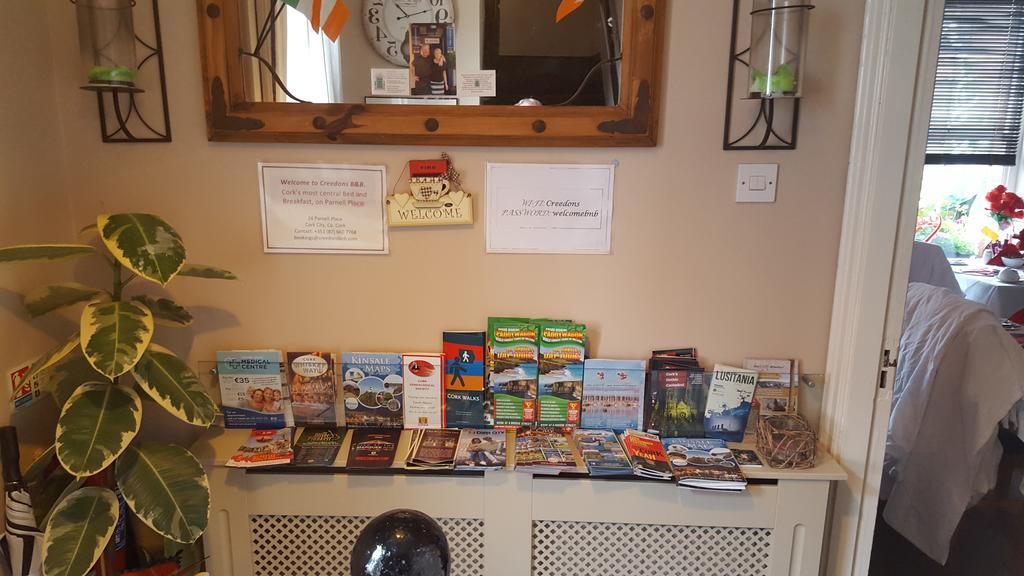 Creedons Traditional Irish Welcome Inn B&B 코크 외부 사진